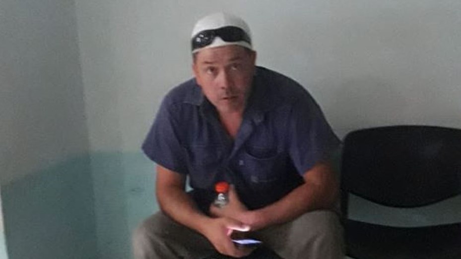 Lo atendieron en un hospital y volvió a arreglar el aire acondicionado gratis