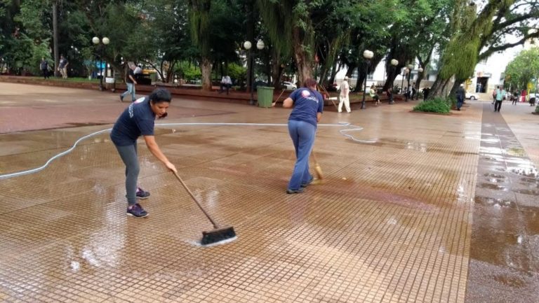 Realizaron operativo de limpieza y mantenimiento en la Plaza de 9 de Julio