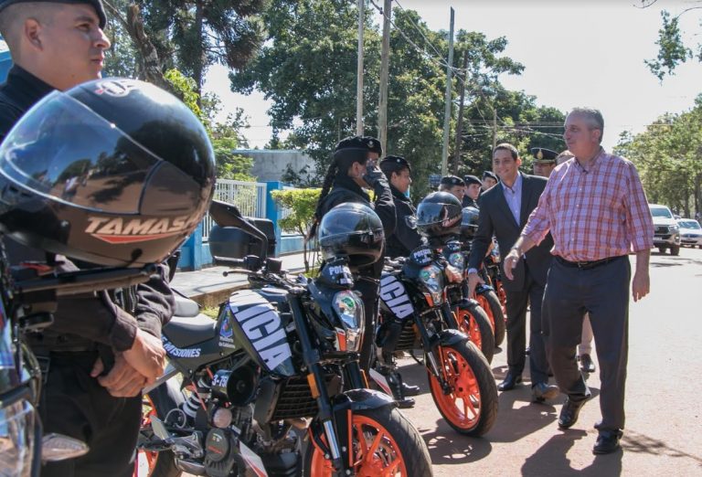 El Gobierno provincial entregó 42 motocicletas a la Policía de Misiones