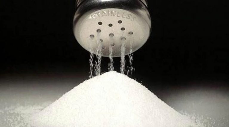 Se evitarían 6000 muertes en Argentina si se consumieran 3 gramos menos diarios de sal
