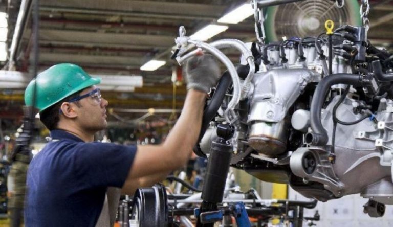 La producción de autos se desplomó 41,1% en marzo