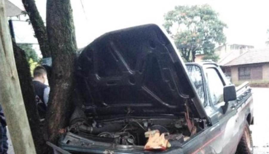 Auto abandonado en Oberá