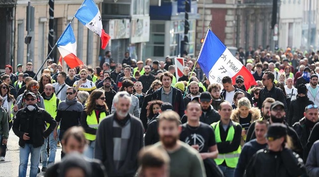 Francia: los "chalecos amarillos" realizan una nueva marcha contra Macron