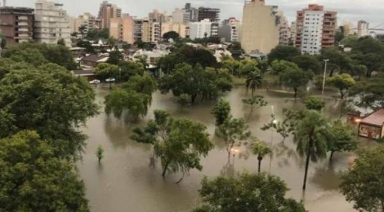 Familias evacuadas por las inundaciones en Corrientes y Chaco