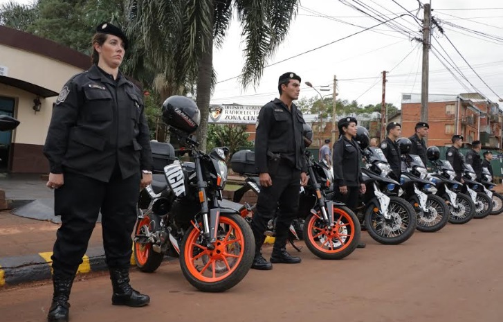 El Gobernador entregó motocicletas a la policía de la Regional II de Oberá