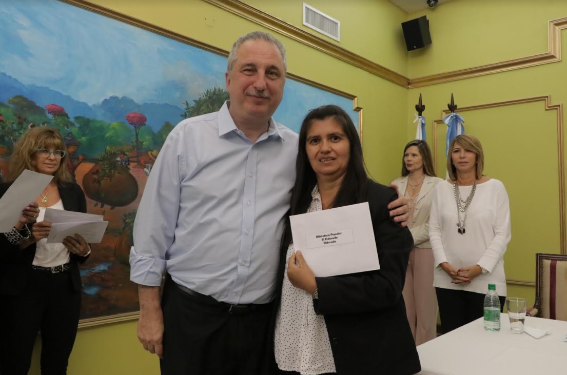 Entregaron fondos a 50 bibliotecas populares de la Provincia