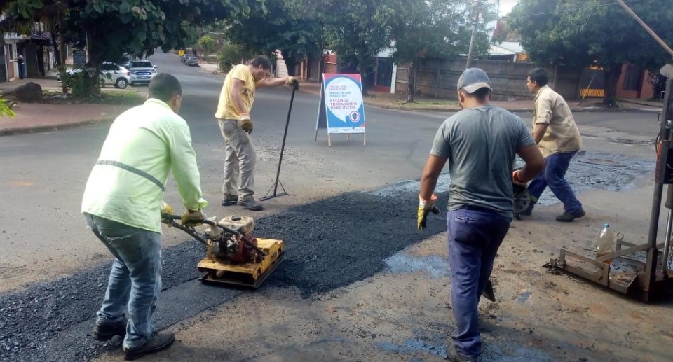 Concretaron trabajos de bacheo sobre la avenida Roca y en la chacra 168 de Posadas