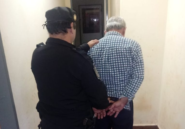Violó la prohibición de acercamiento hacia su ex pareja, la amenazó de muerte y lo detuvieron