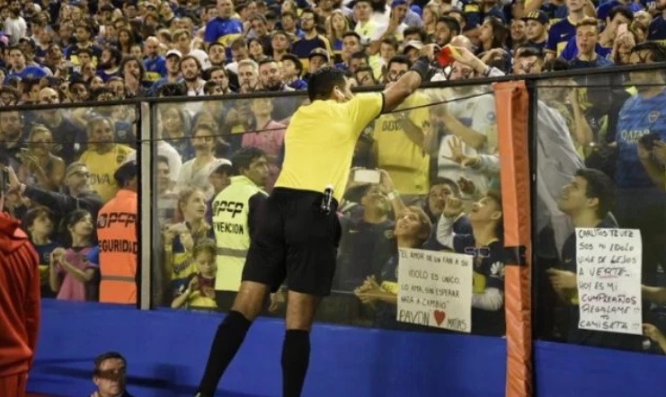 Diego Haro, el árbitro que le regaló las tarjetas a un niño con Síndrome de Down