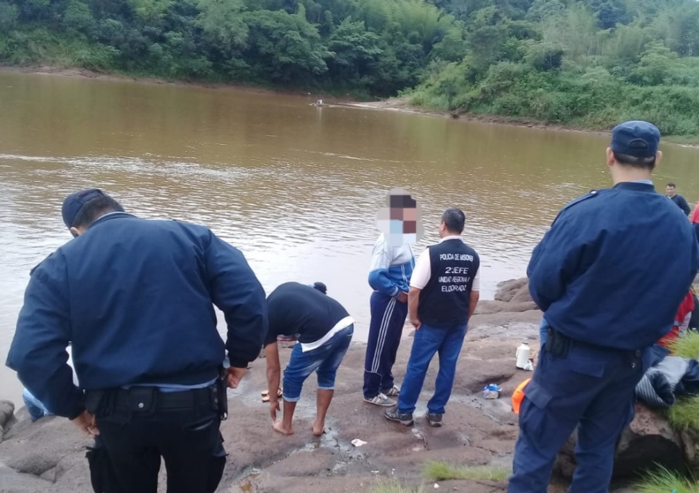 Eldorado: continúa la intensa búsqueda del padre e hijo desaparecidos en las aguas del río Paraná