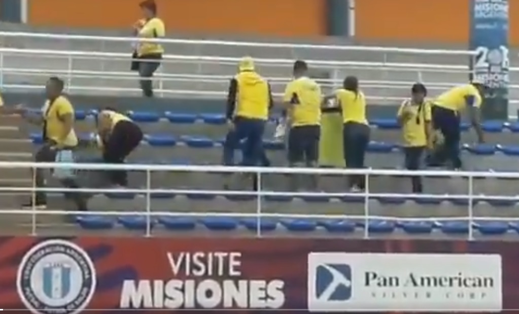 A imitar: la hinchada colombiana recogió sus residuos del estadio luego del encuentro ante Bolivia