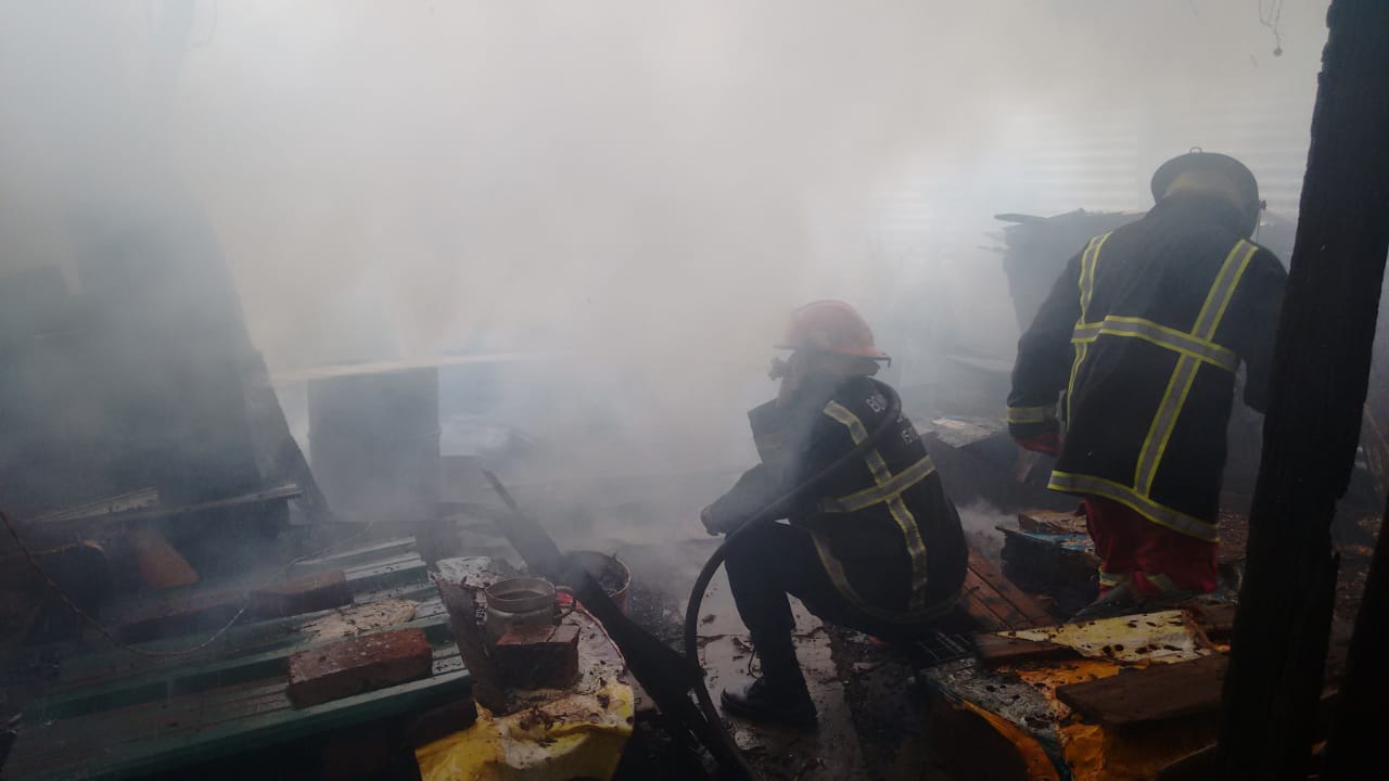 Bomberos sofocaron incendio en el barrio Congreso de Posadas