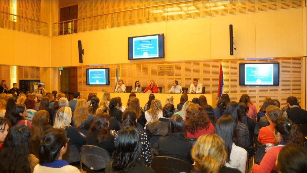 Profundizan en la inteligencia emocional como herramienta para la práctica docente