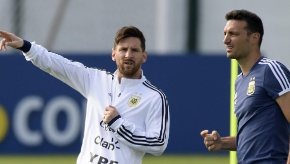Scaloni: “Messi fue el primero en tirar para adelante”