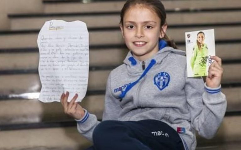 Una nena mandó una carta a fabricantes de figuritas para que lancen álbum de fútbol femenino