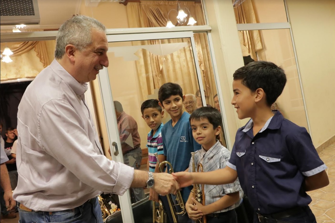 Passalacqua entregó instrumentos a banda musical de Oberá