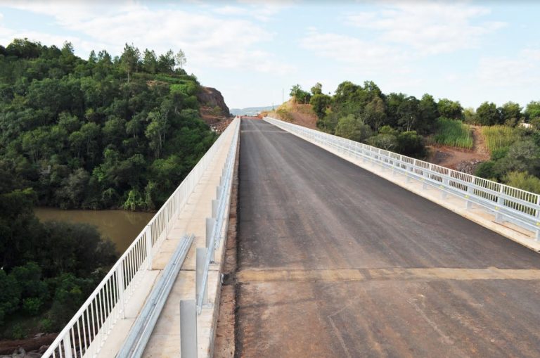 Culminaron las obras de un nuevo puente en Alba Posse
