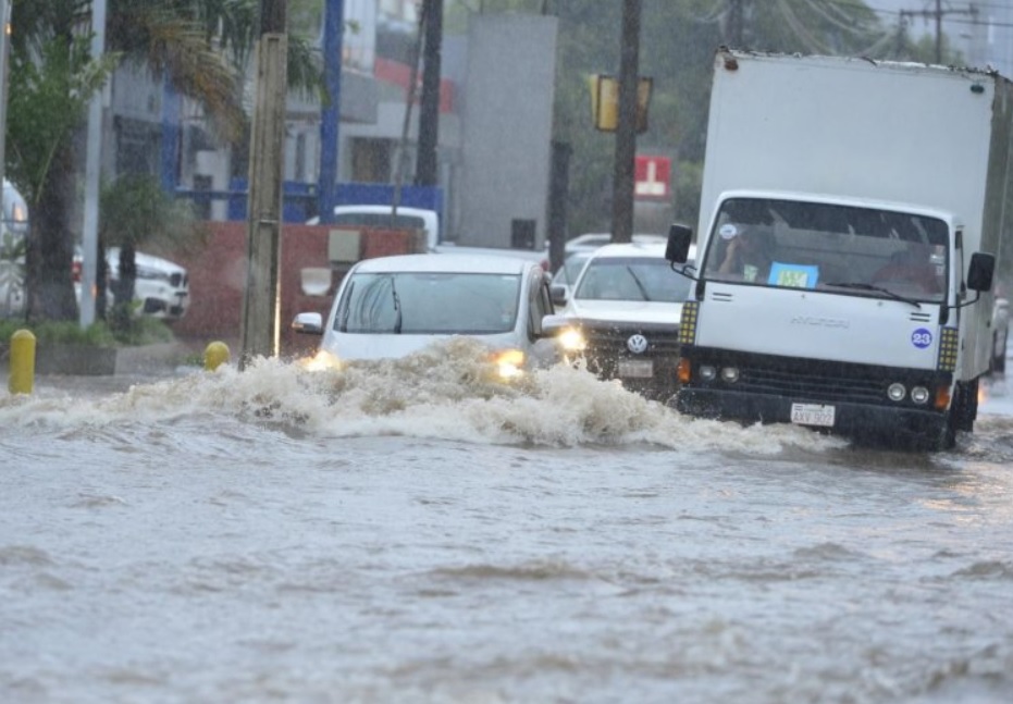 Estiman que 2.500.000 personas fueron afectadas por el temporal en Asunción