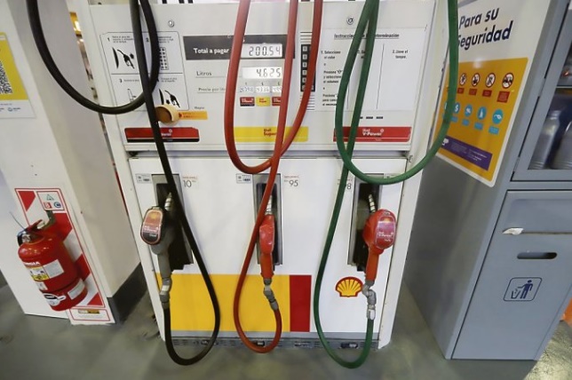 El Gobierno nacional postergó el aumento del combustible para el 1 de julio