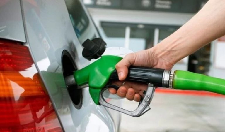 Postergaron por un mes el ajuste en el impuesto a los combustibles