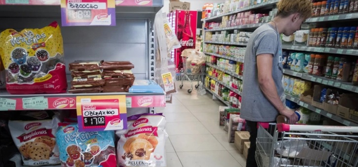 Nueva caída del consumo masivo en abril y acumula 7,1% en el cuatrimestre