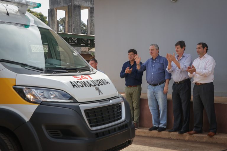 Passalacqua entregó ambulancias a Puerto Piray, Jardín América y Candelaria