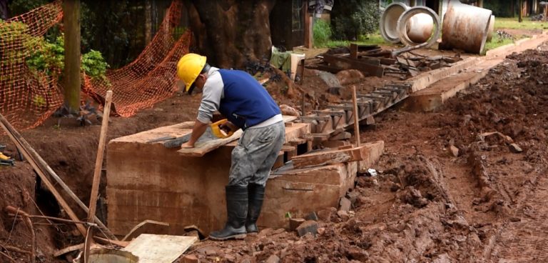 Concretan obras de saneamiento en el barrio Luis Piedrabuena de Posadas