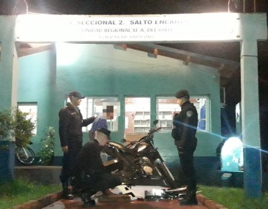 Detuvieron a un hombre y recuperaron una moto robada en Salto Encantado