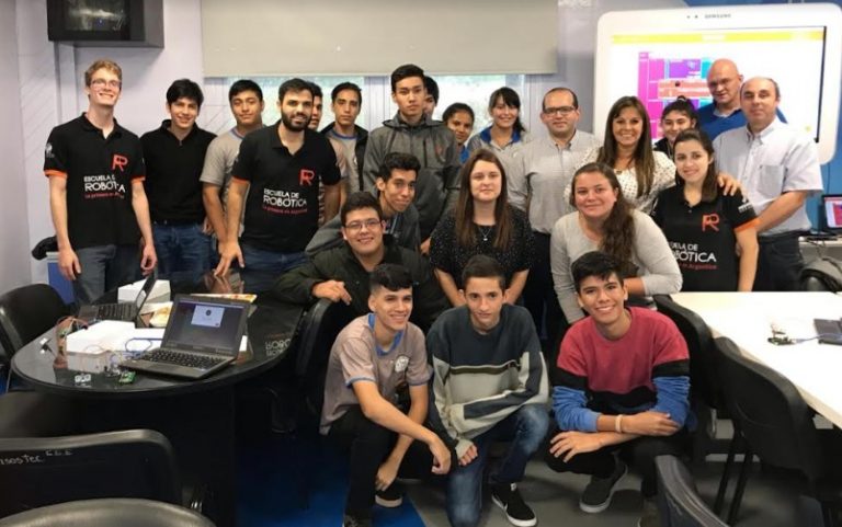 Autoridades del Instituto Pío XII de Buenos Aires visitaron la Escuela de Robótica