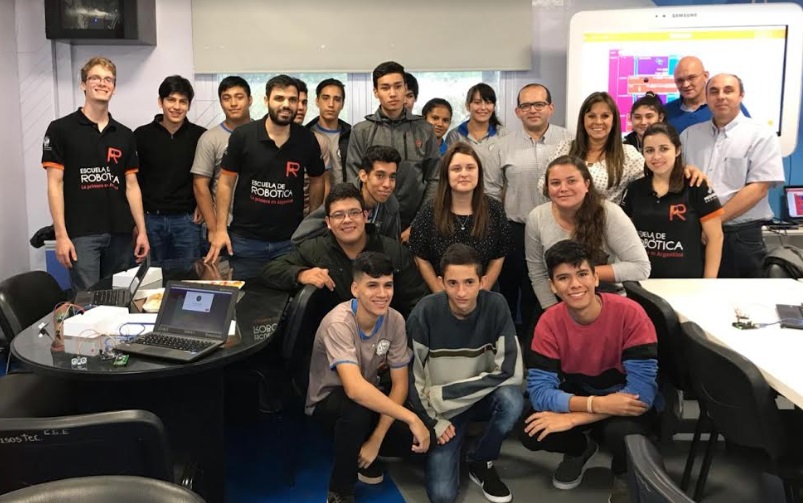 Autoridades del Instituto Pío XII de Buenos Aires visitaron la Escuela de Robótica