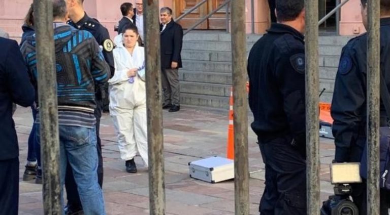 Detuvieron en Casa Rosada a hombre armado que quería ver al Presidente