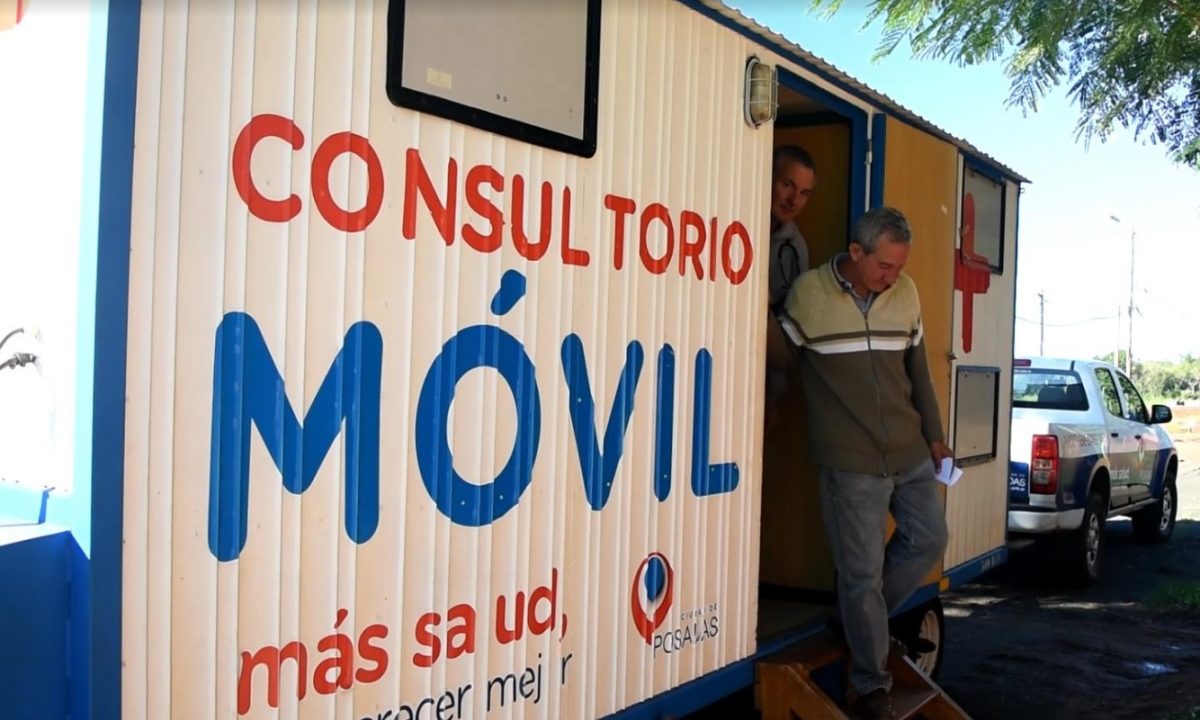 El consultorio móvil municipal atiende cada semana a más de 400 vecinos de diferentes barrios