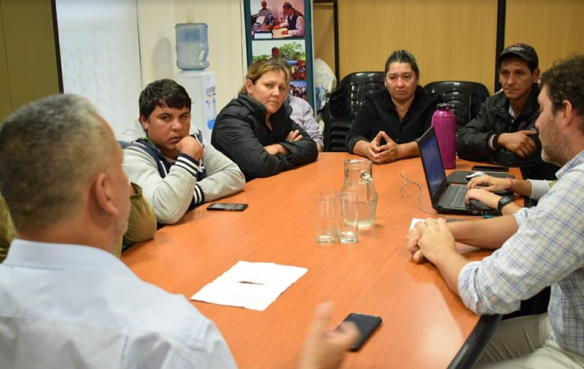 La Defensoría del Pueblo mantuvo diálogo con vecinos que obstruyen el paso sobre la Ruta 12