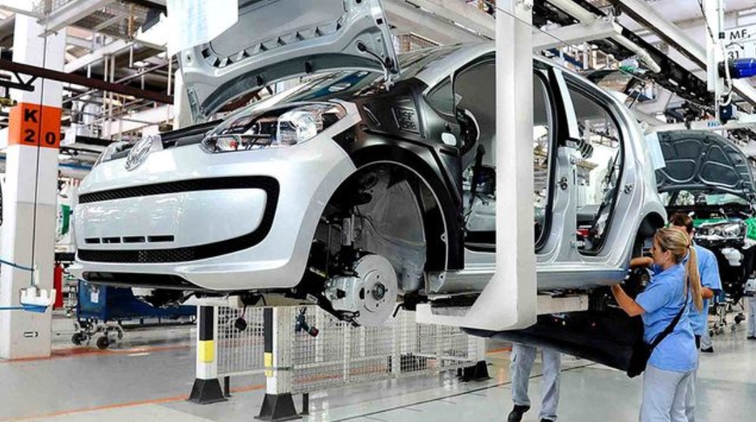 La industria vuelve a caer: la capacidad ociosa de las plantas fabriles superó el 42% en marzo