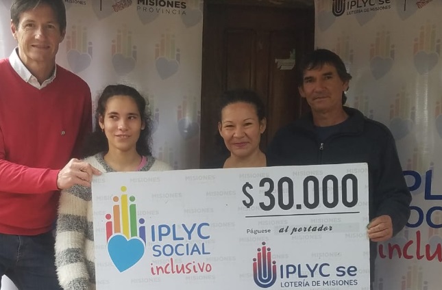 Con el cheque de “Iplyc social inclusivo” terminará de construir su habitación