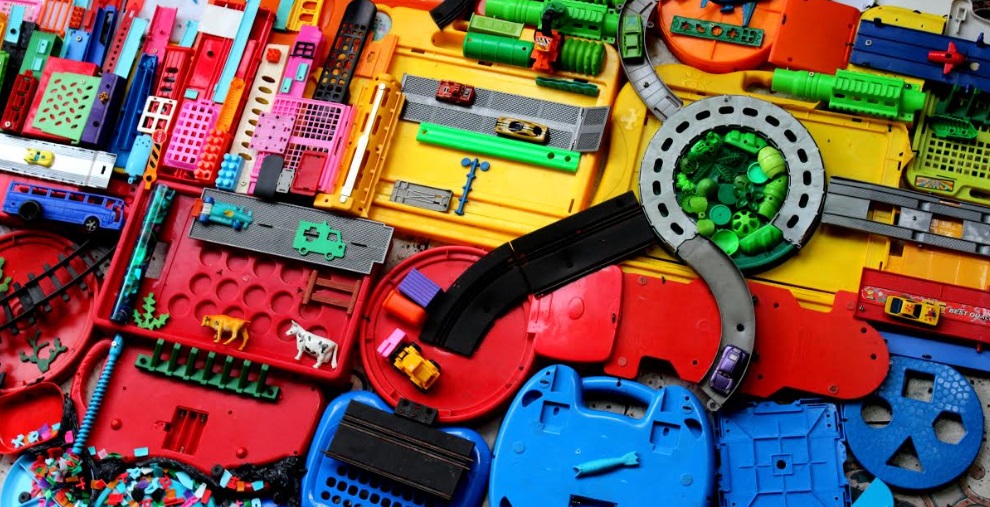 “Reglas del juego”, una muestra que aborda la reutilización de los desechos de juguetes