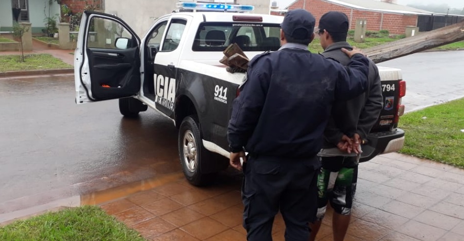 Desarmó una casa en construcción y se llevó las maderas: fue detenido