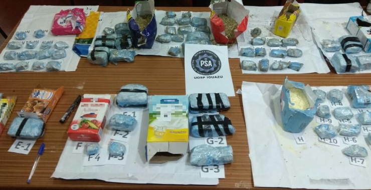Iguazú: detuvieron a tres personas por una encomienda con más de 4,5 kilos de marihuana