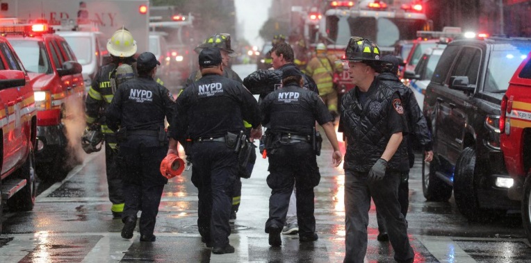 Helicóptero se estrelló contra un edificio en Nueva York: un muerto