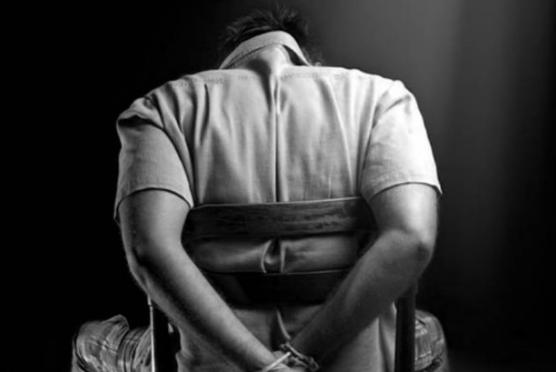 Simuló un secuestro extorsivo para sacarle 100 mil pesos a su esposa