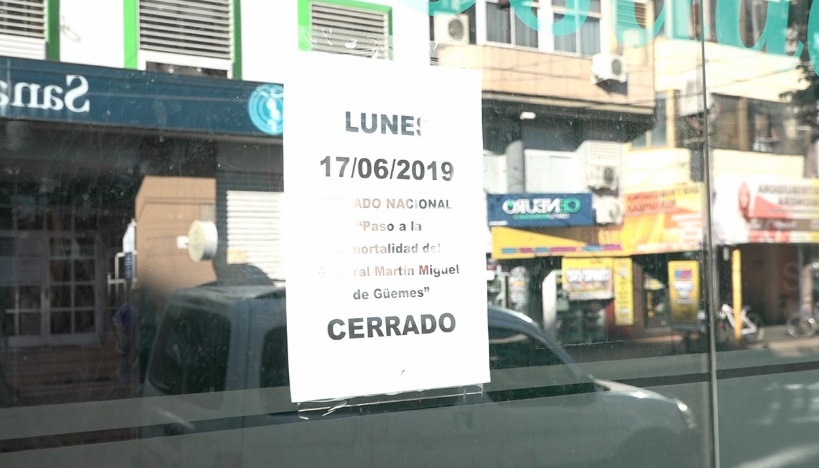Por el feriado, varios comercios posadeños decidieron cerrar sus puertas este lunes