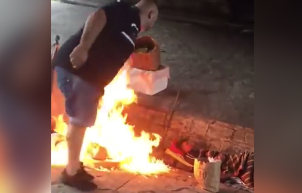 Detuvieron a un hombre por intentar quemar a indigentes en Buenos Aires