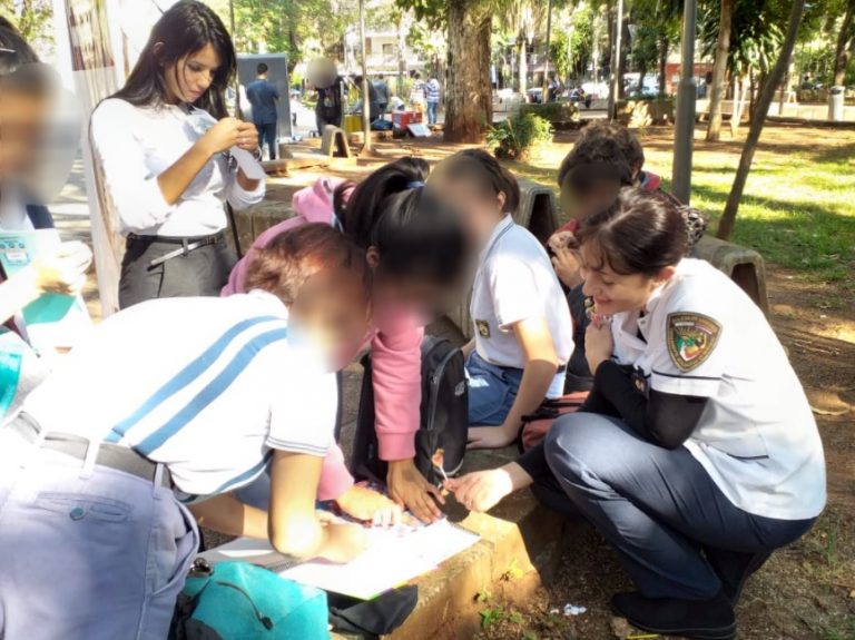 Prevención de adicciones: la Policía dialogó con jóvenes en el centro posadeño