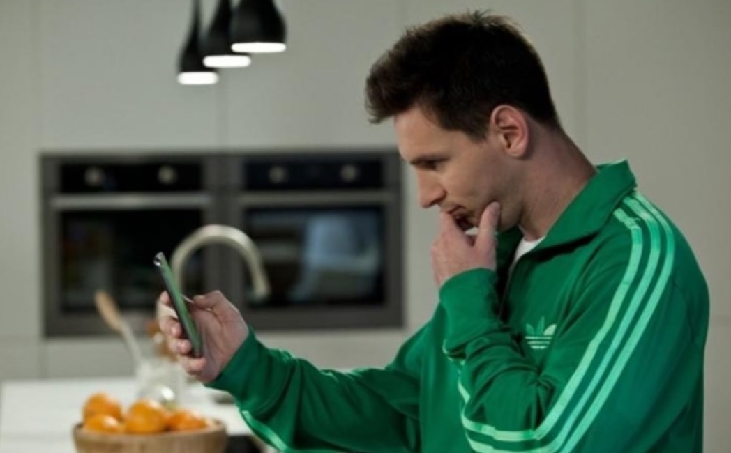Llegó borracho, le escribió a Messi y su mensaje se hizo viral