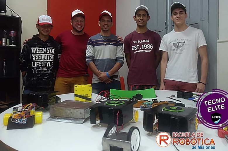 Estudiantes de la Escuela de Robótica se preparan para competir este sábado en la Liga Nacional