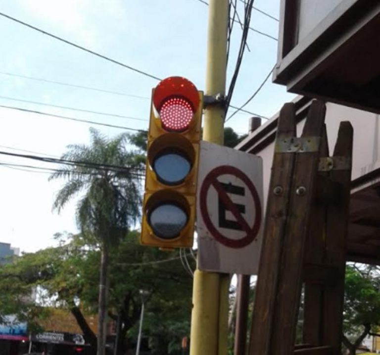 Posadas: optimizan el funcionamiento de los semáforos con tecnología led