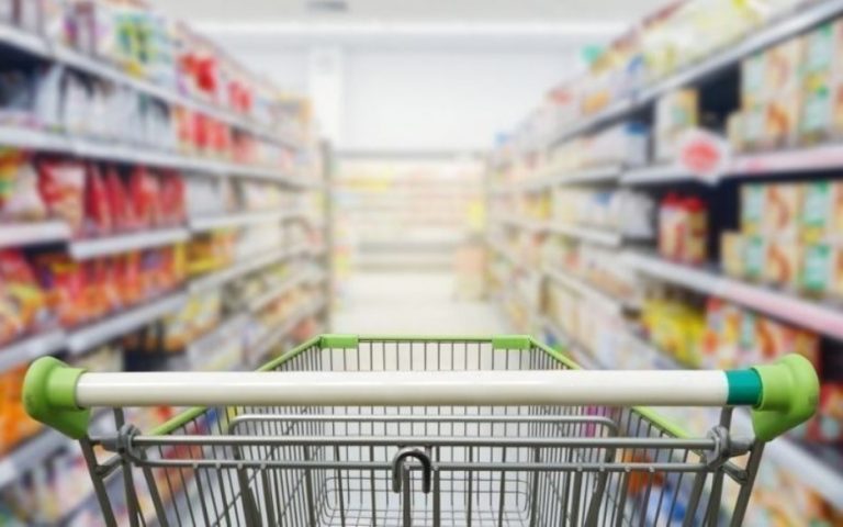 Consumo en abril: los ventas cayeron un 22,9% en shoppings y 12,6% en supermercados