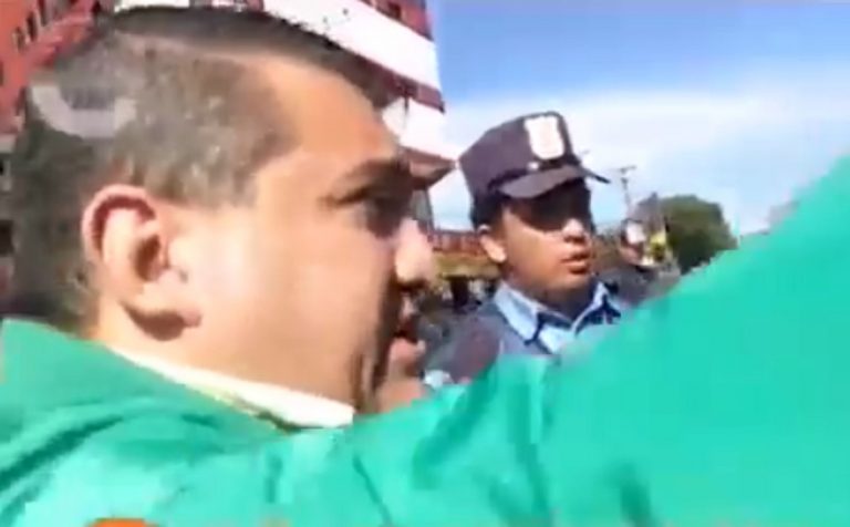 Puente: Yd increpó a un conductor por adelantarse en la fila y culpó a las autoridades argentinas por largas esperas