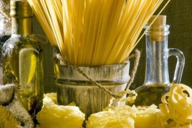 La ANMAT prohibió la comercialización de un aceite de oliva y de un lote de pastas