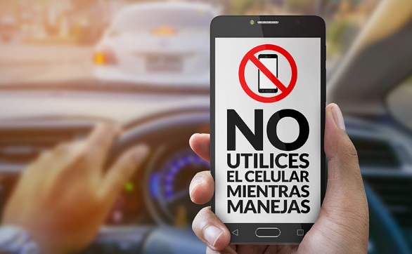Peligro e imprudencia que crece: casi la mitad de los automovilistas usa el celular cuando conduce